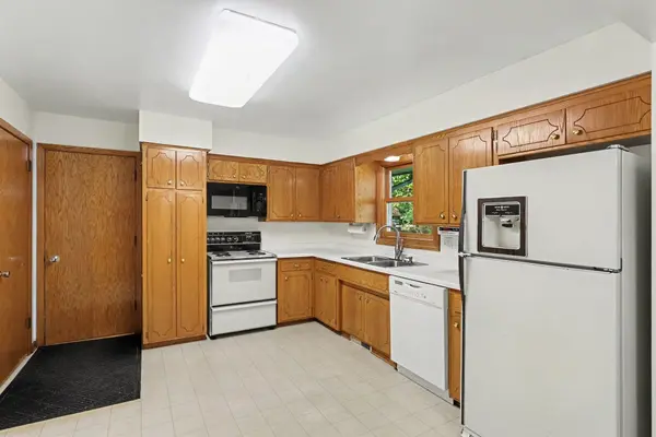 997 Arbogast ST, Shoreview, MN 55126