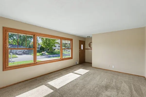 997 Arbogast ST, Shoreview, MN 55126
