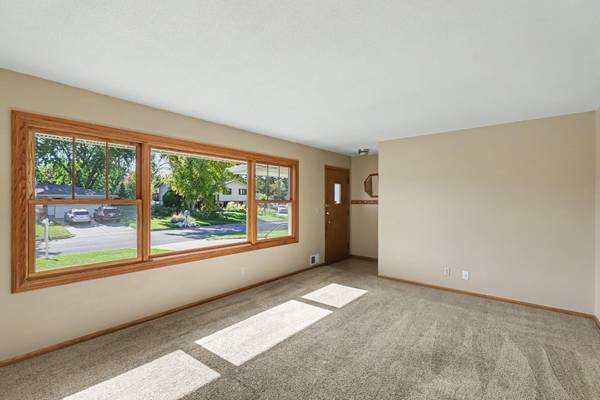 997 Arbogast ST, Shoreview, MN 55126