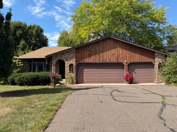 2236 Helena AVE N, Oakdale, MN 55128