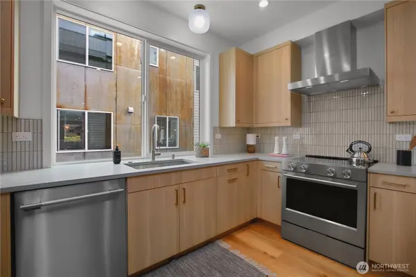 721 N 45th ST, Seattle, WA 98103