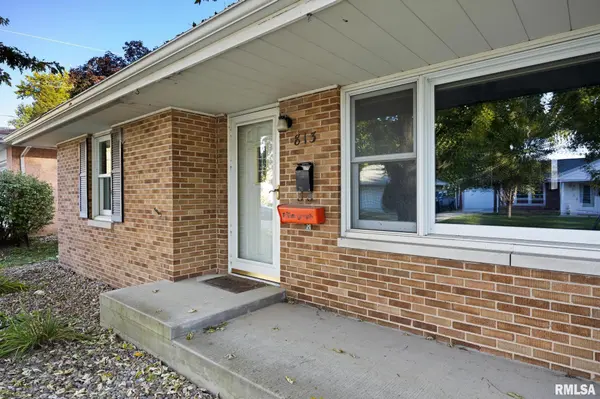 813 E ELM ST, Bloomington, IL 61701