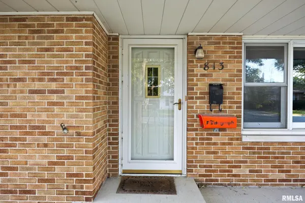 813 E ELM ST, Bloomington, IL 61701
