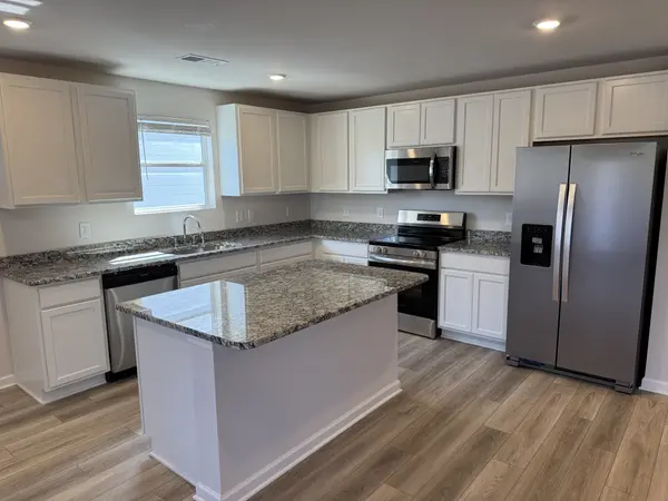 649 Cedar Brook Dr, White House, TN 37188
