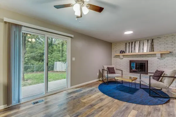 849 N Brook Forest Rd, Derby, KS 67037