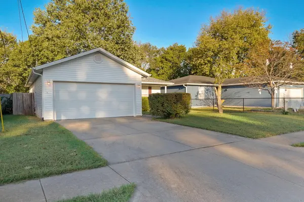 327 N Westport AVE, Springfield, MO 65802