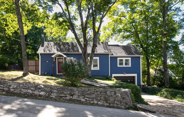 306 E Oak ST, Ozark, MO 65721