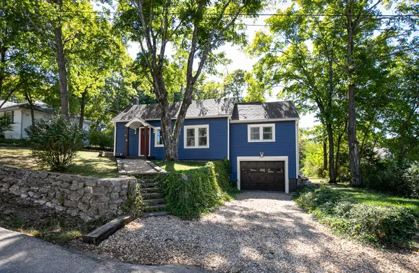306 E Oak ST, Ozark, MO 65721