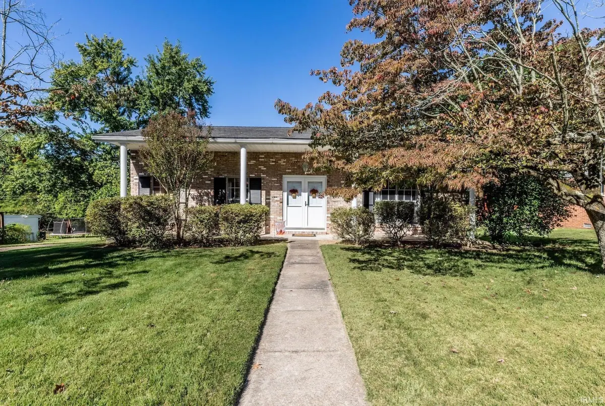 3604 Debbie LN, Evansville, IN 47711
