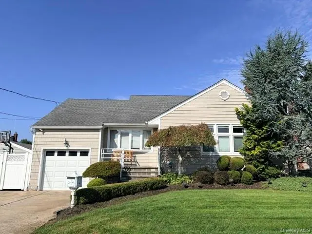2452 Freeport ST, Wantagh, NY 11793