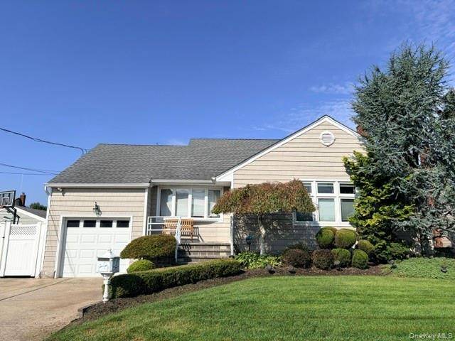 2452 Freeport ST, Wantagh, NY 11793
