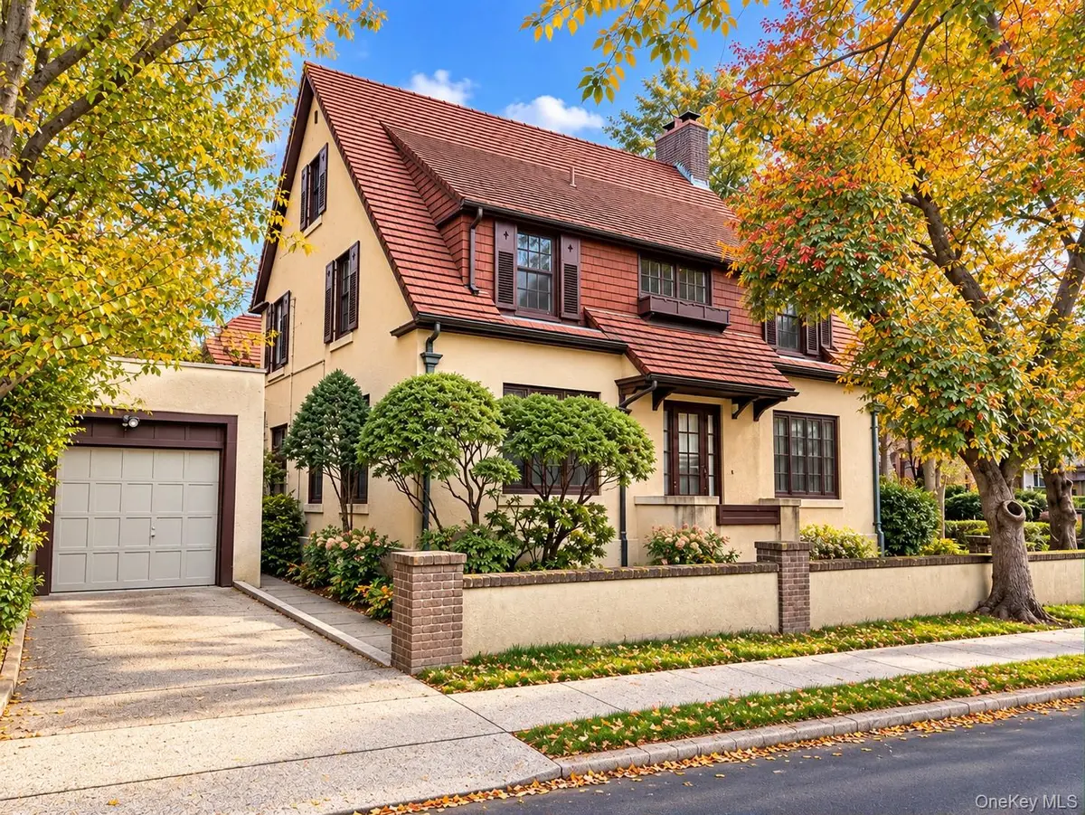 2 Ivy Close, Forest Hills, NY 11375