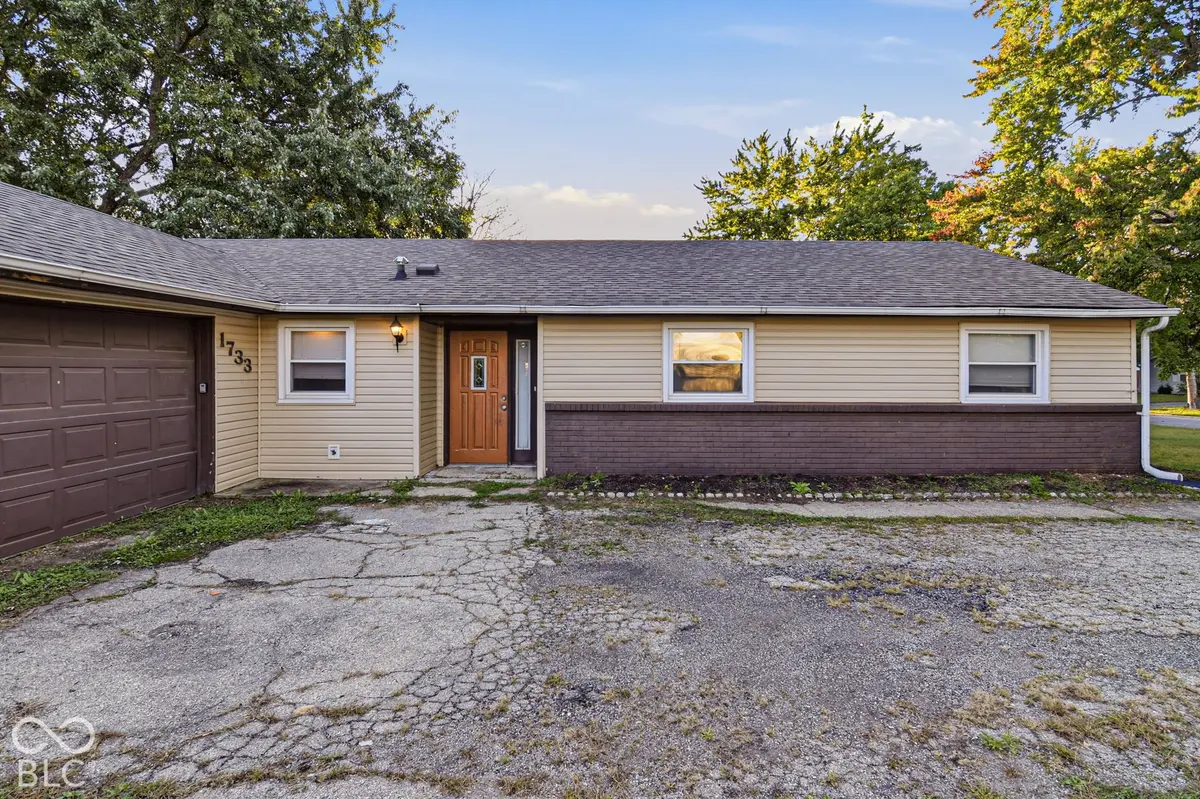 1733 Alimingo DR, Indianapolis, IN 46260