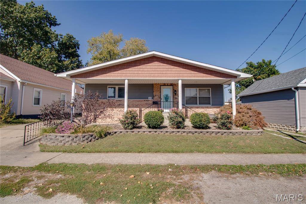 424 W 1st South ST, Carlinville, IL 62626