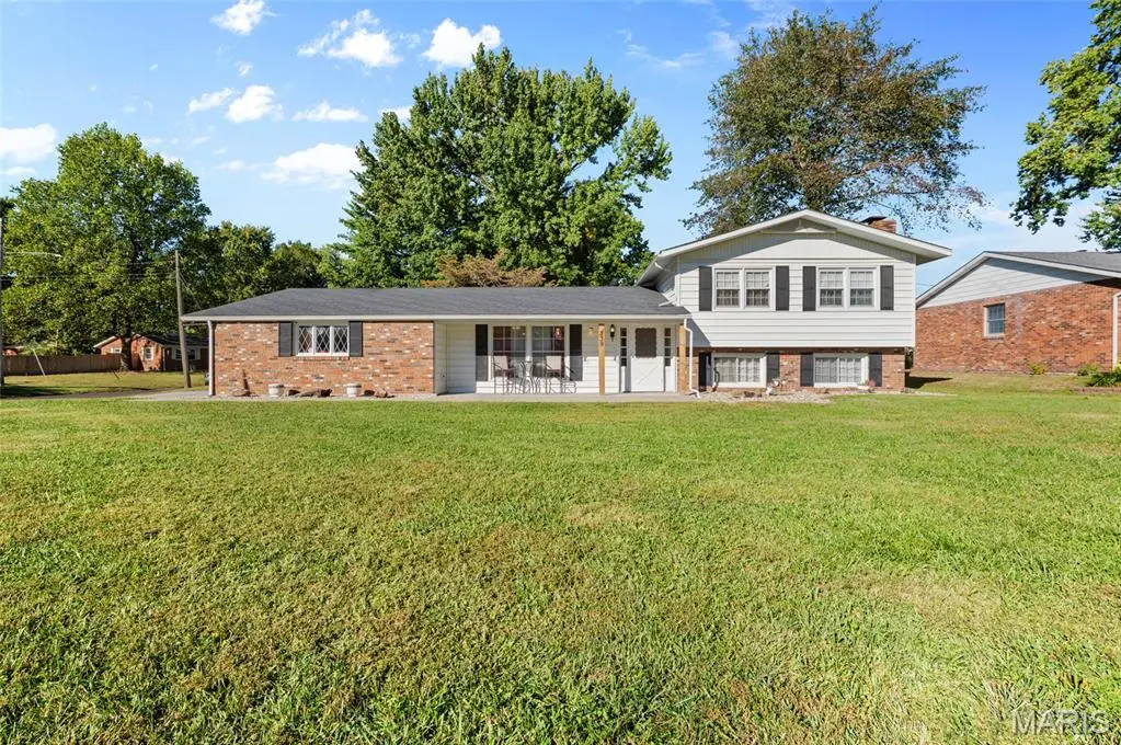 339 N Deneen ST, Staunton, IL 62088
