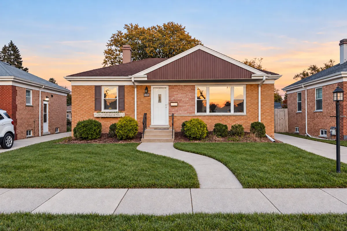 1821 Mayfair AVE, Westchester, IL 60154