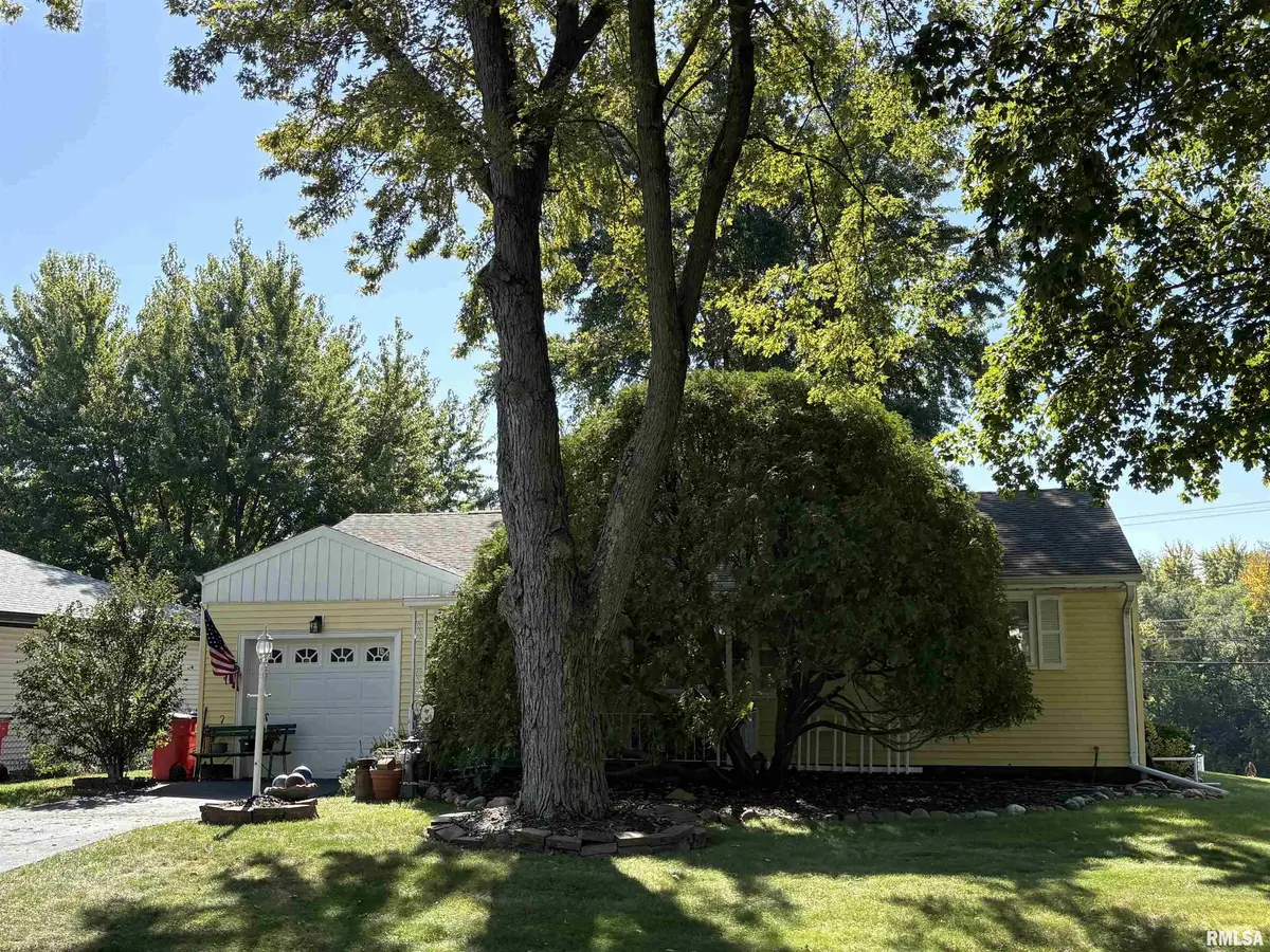 916 E HIGHLAND PL, Peoria Heights, IL 61616