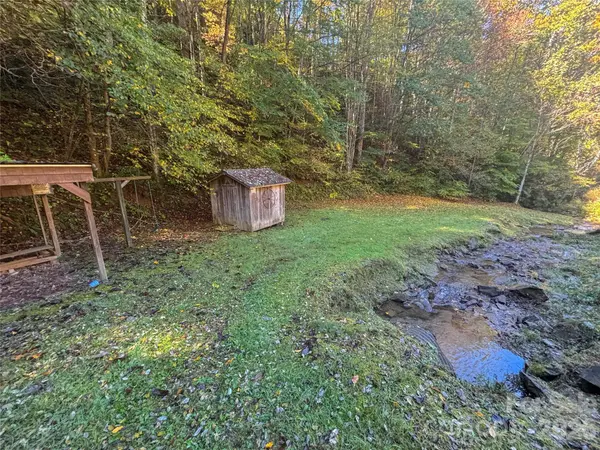 8888 Pumpkintown RD, Sylva, NC 28779