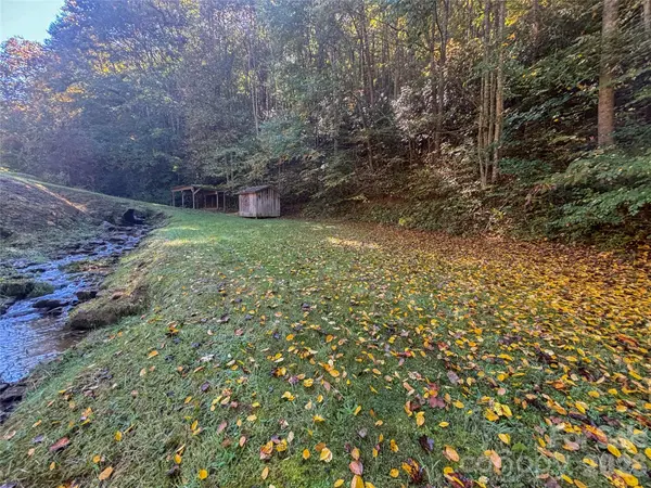 8888 Pumpkintown RD, Sylva, NC 28779