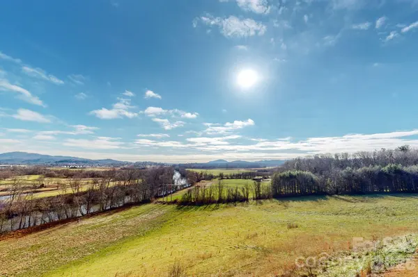 598 Miles View RD, Mills River, NC 28759