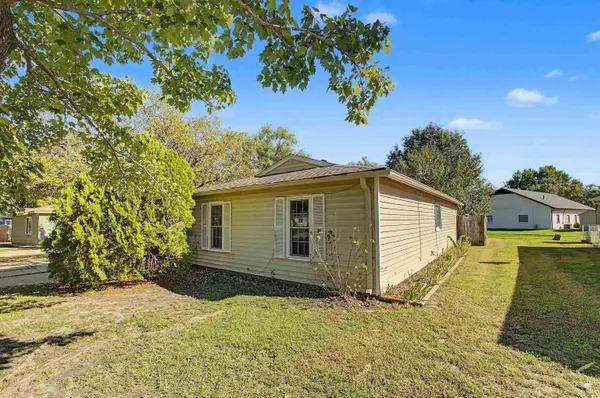 2413 Buttonwood DR, Manhattan, KS 66502