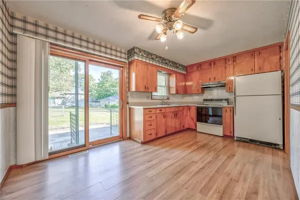 8006 E 89th ST, Kansas City, MO 64138