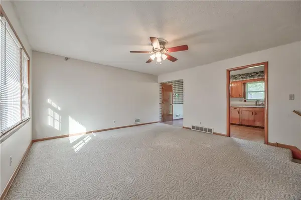 8006 E 89th ST, Kansas City, MO 64138