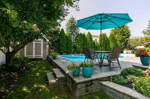 2452 Freeport ST, Wantagh, NY 11793