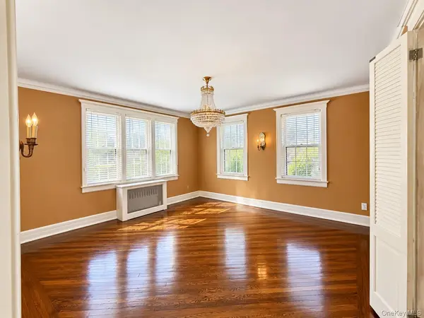 2 Ivy Close, Forest Hills, NY 11375