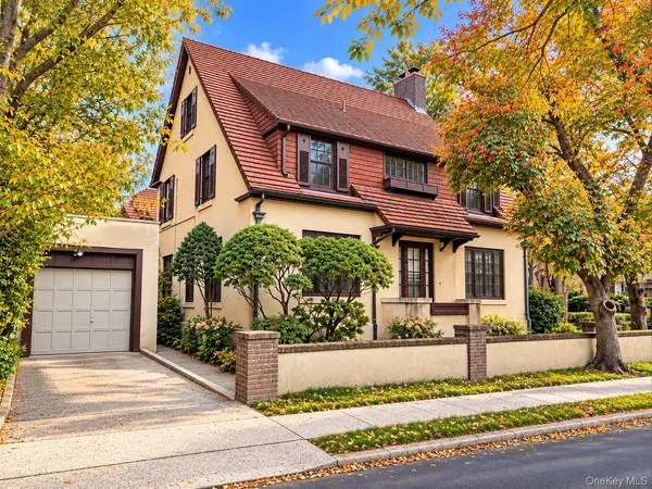 2 Ivy Close, Forest Hills, NY 11375