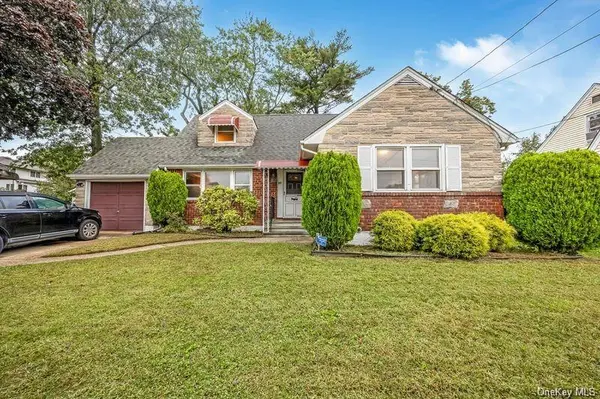 89 Catherine AVE, Franklin Square, NY 11010