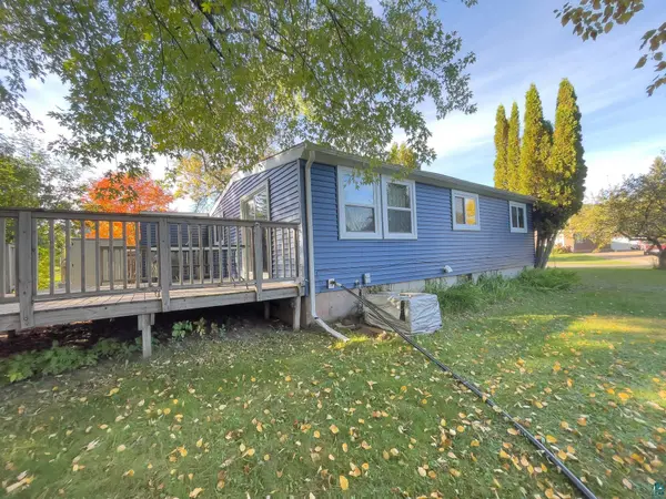 37 Bell Cr, Silver Bay, MN 55614