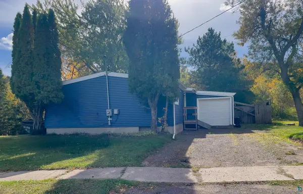 37 Bell Cr, Silver Bay, MN 55614