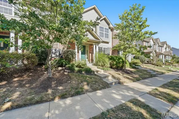 300 Montclair Tower DR, St Charles, MO 63303