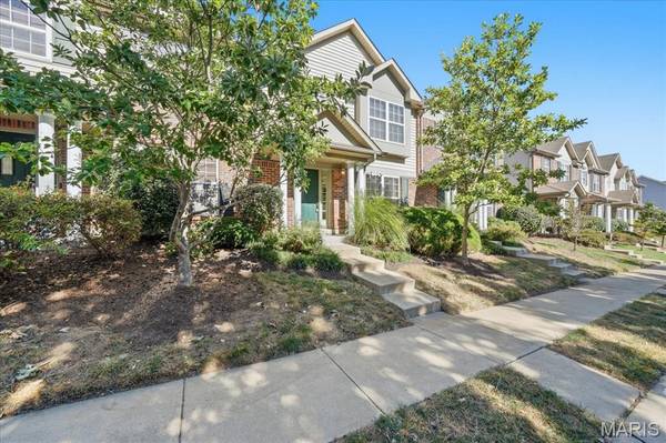 300 Montclair Tower DR, St Charles, MO 63303