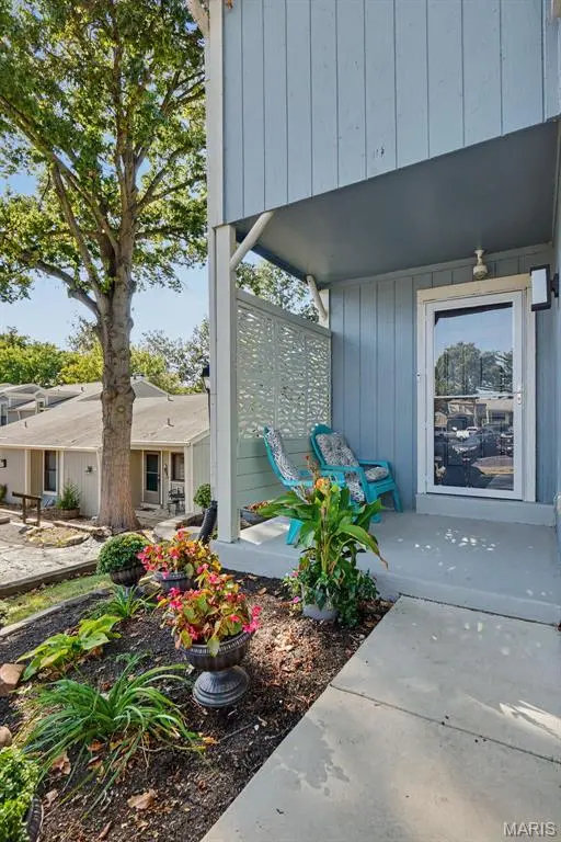 81 Schooner LN #1, Lake St Louis, MO 63367