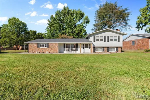 339 N Deneen ST, Staunton, IL 62088