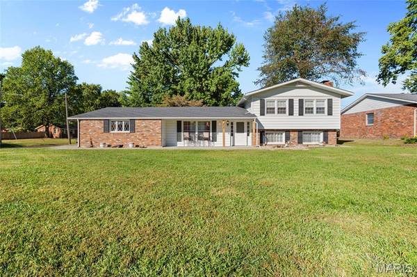 339 N Deneen ST, Staunton, IL 62088