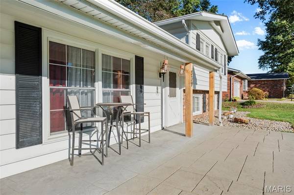 339 N Deneen ST, Staunton, IL 62088