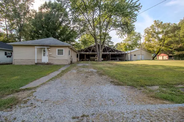 905 S McClelland ST, West Frankfort, IL 62896