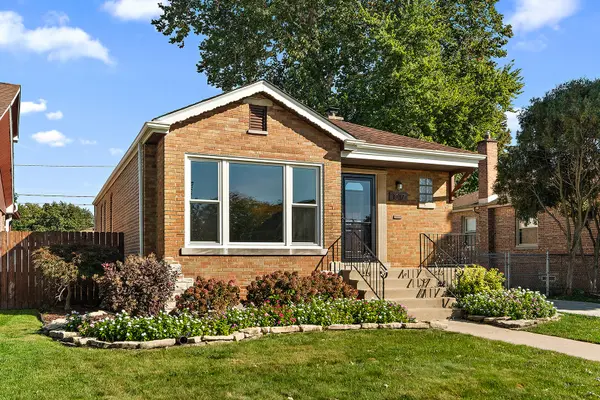 10117 S Clifton Park AVE, Evergreen Park, IL 60805