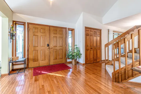 92 Golfview RD, Lake Zurich, IL 60047