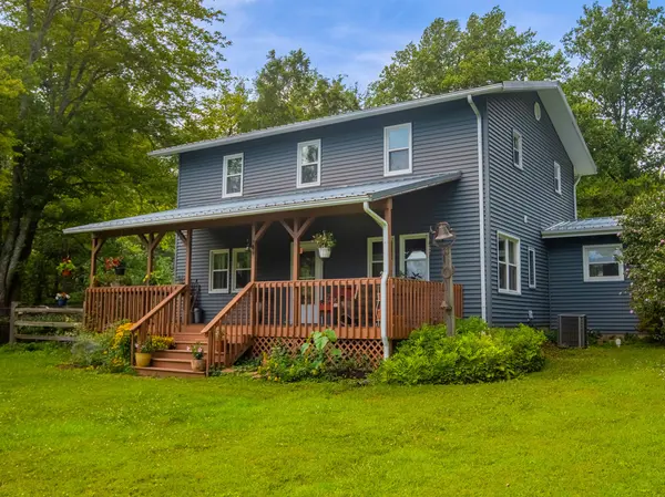 275 Thorn LN, Makanda, IL 62958