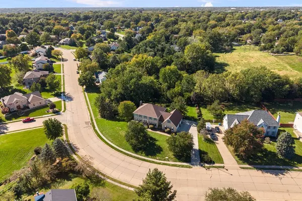 4338 Forest RD, Davenport, IA 52807