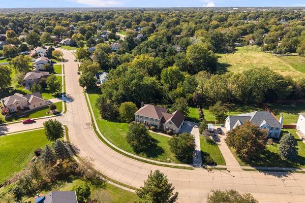 4338 Forest RD, Davenport, IA 52807