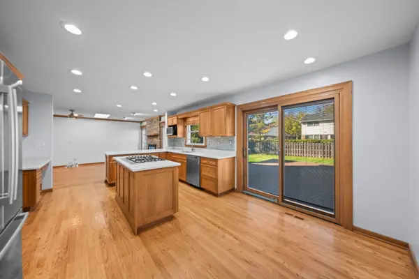 1132 E Valley LN, Arlington Heights, IL 60004