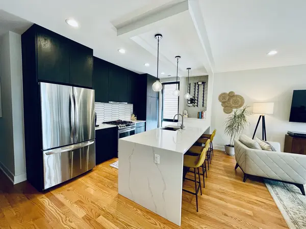 3644 W Belmont AVE #2, Chicago, IL 60618