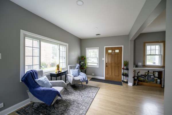 1686 Lunt AVE, Des Plaines, IL 60018
