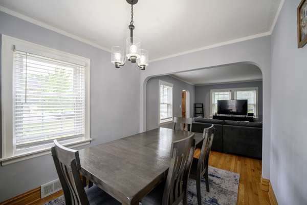 1686 Lunt AVE, Des Plaines, IL 60018