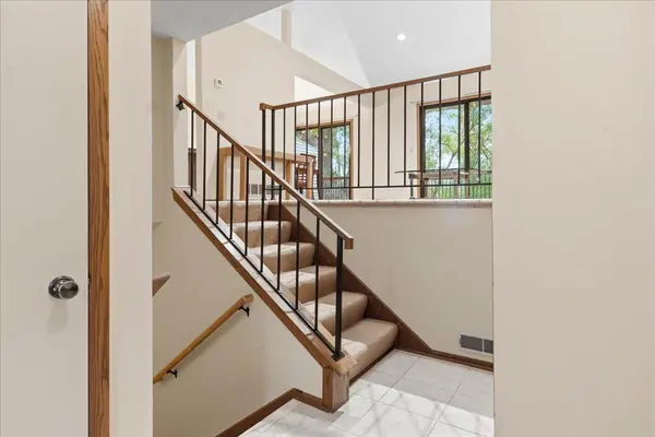 18321 Creeks Bend DR, Minnetonka, MN 55345